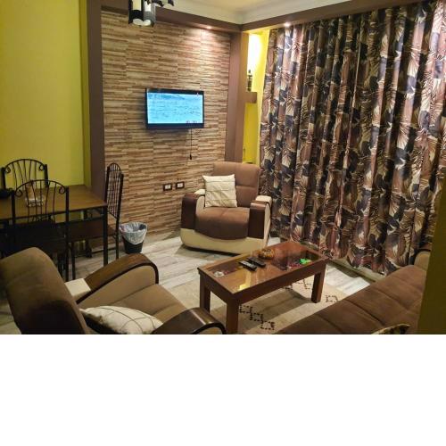 شقه فندقيه لايجار اليومي مدينتي 01068880306