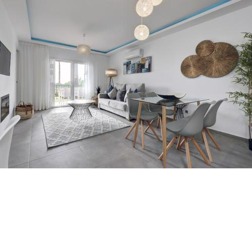 014 Bright and Modern 2 Bed Apt Near Beach