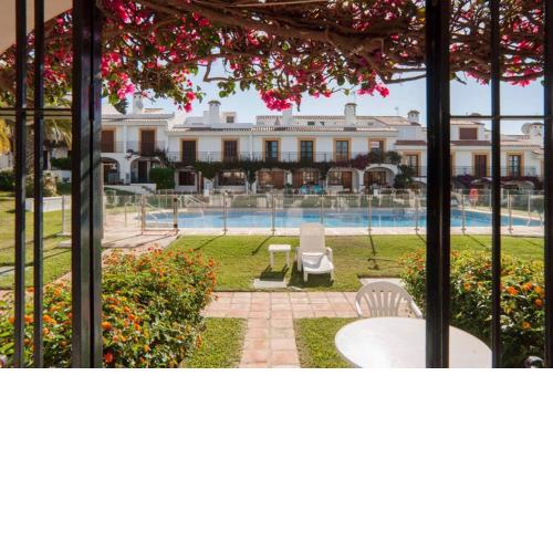 042 Classic 2 Bed Andalusian Townhouse 500m From Beach