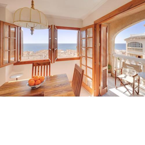 048 Precioso apartamento con vistas al mar.