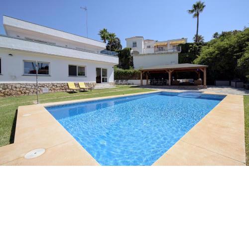 076 - Relaxing 5 Bed Villa With Private Pool and Hot Tub