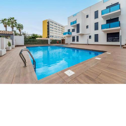 082 Apartamento moderno con la piscina y WIFI gratis