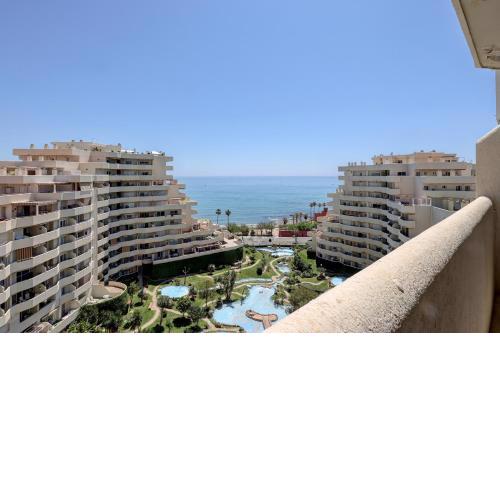 095 - Bright & Comfortable Holiday Apartment With Water Park & Sea Views