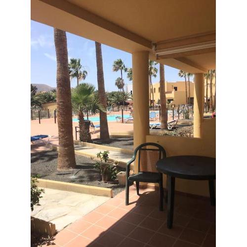 *1 bed apt, fibre, 200mt beach, 2 mins bars/shops*
