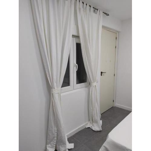 1 House in Barcelona with rooms and lofts in front of the tourist metro stop