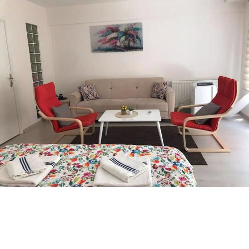 1 min to metro, Cosy flat for 8 guests, 2nd Floor