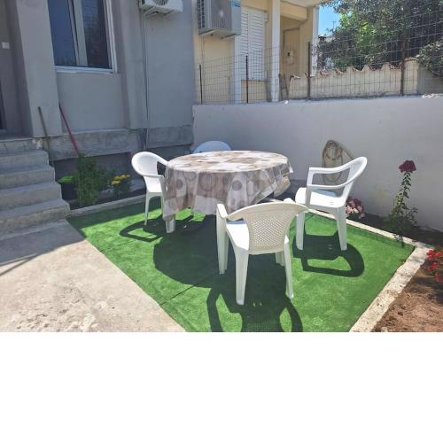 Μονοκατοικία 100μ από παραλία.
