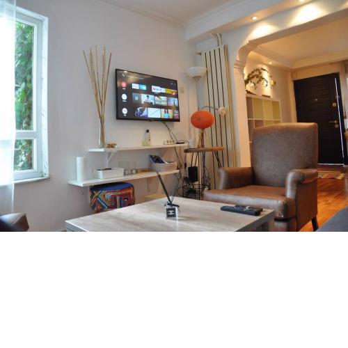 1+1 flat in Cihangir with cozy backyard
