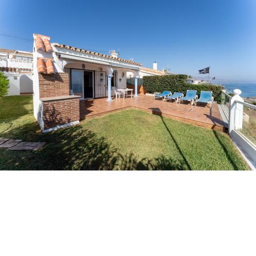 11 House in front of the sea