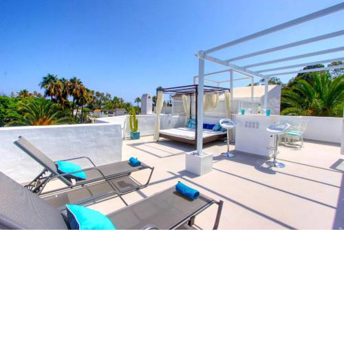 1108 Beachfront 2 apartments with roofterrace 80mtrgt; beach 3 pools