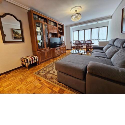 110A - Amplio apartamento 3 dormitorios en Gijón
