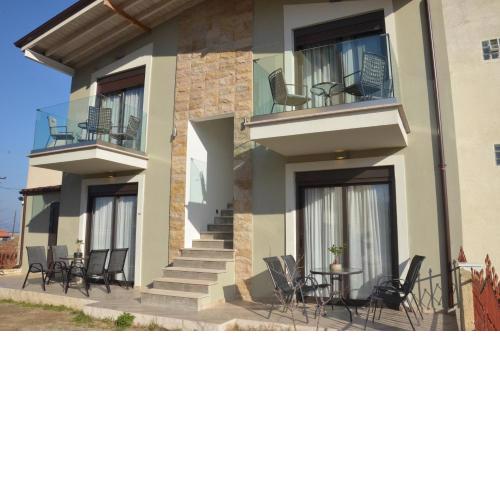 12 DOORS APARTMENTS