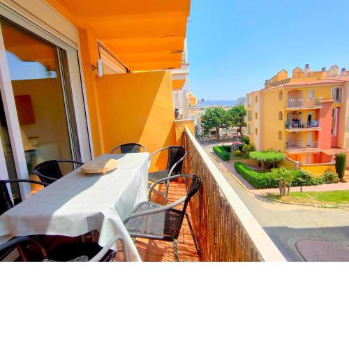 135-Apartamento situado a 200 m de la playa de Empuriabrava- Empurialola -