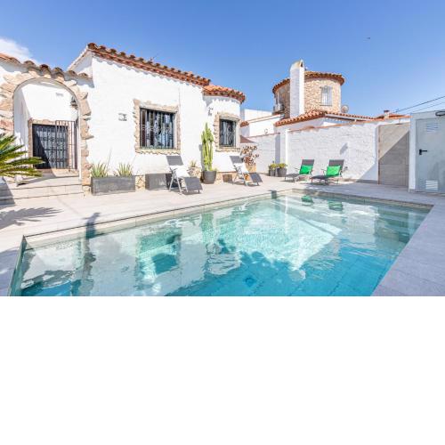 137- Casa de vacaciones con piscina privada en Empuriabrava- Empurialola