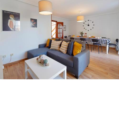 158A Triplex Rinconin con piscina