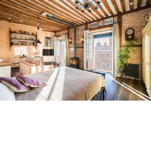 1851: Exceptional 19th century studio in Madrid