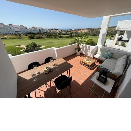 1st line golf with sea view, pool, parking, wifi