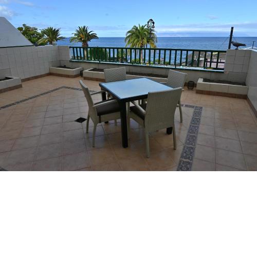 1st Line Sea View - Plaza