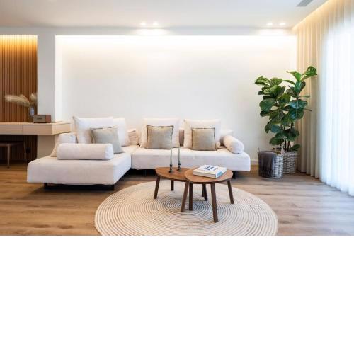 2-BD Luxury Apt. Sea View Balcony near the beach