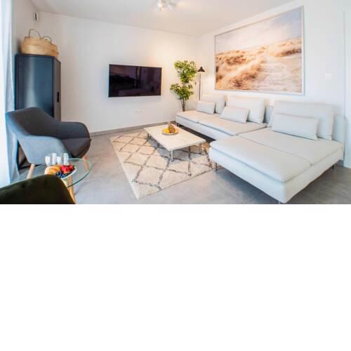 2-Bed Apt with Ocean View 100 meters to the Beach