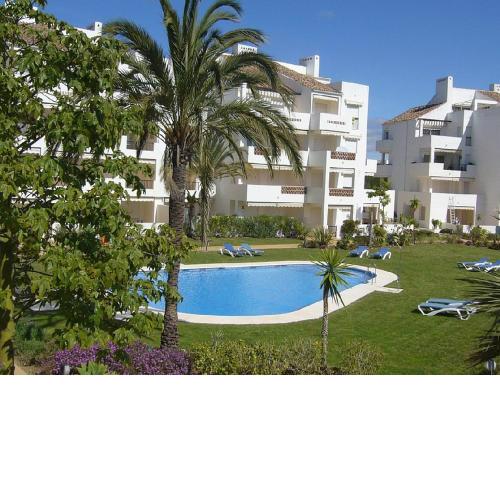 2 Bed ground floor apartment in prestige golf complex