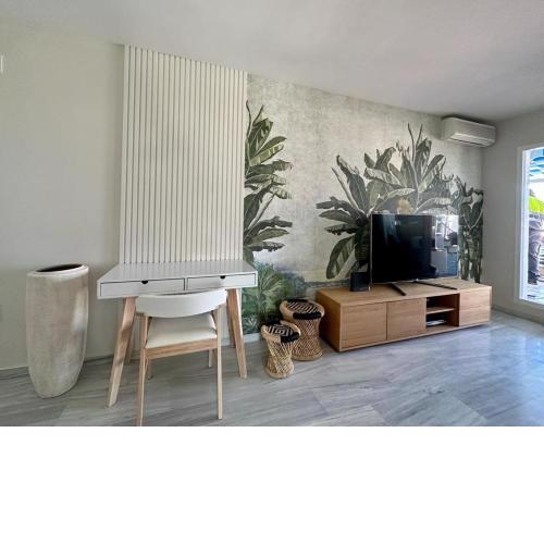 2 bed Penthouse with Sea View