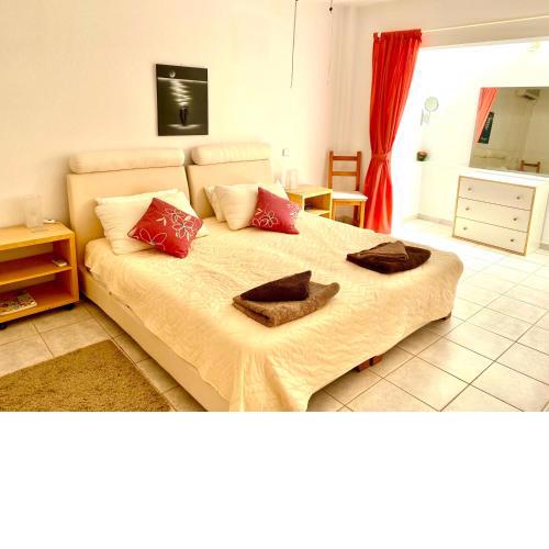 2 Bed, Sea Side Retreat Saronida