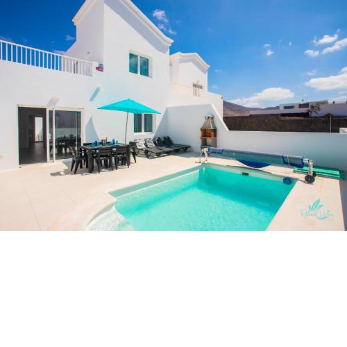 2-Bed Villa in Playa Blanca By Retreat Villas