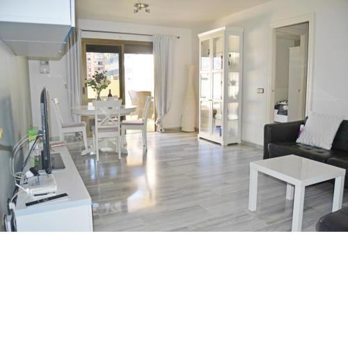 2 BEDROOM 2 BATHROOM APARTMENT in the heart of Fuengirola with big terrace and free parking space close to beach