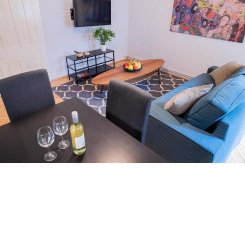 2 Bedroom Apartment Close To Opera House.