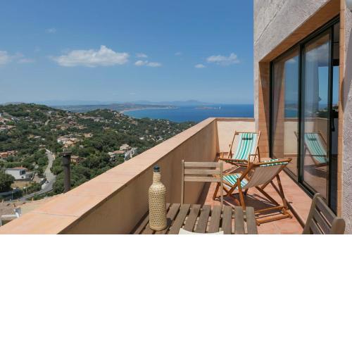 2 bedroom apartment in Begur center. Sea views, terrace and pool (Ref:H09)