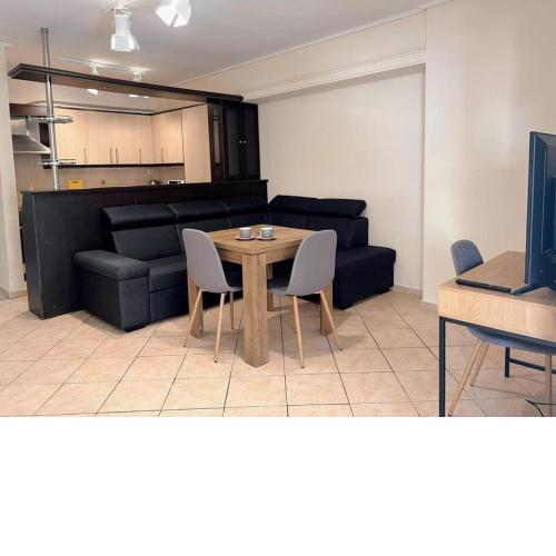 2 Bedroom Apartment with private Parking