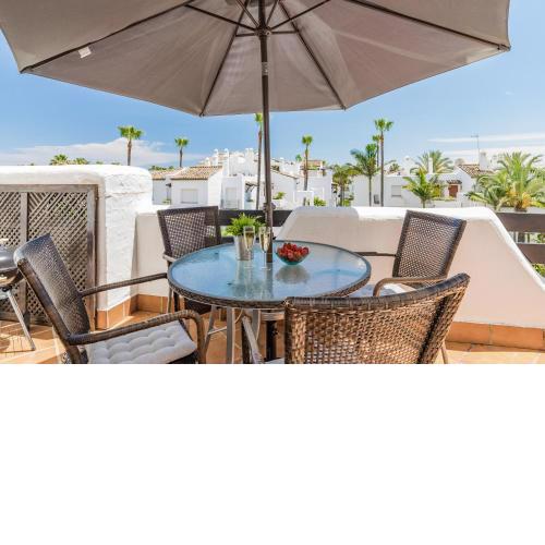 2 bedroom apt close to the sea
