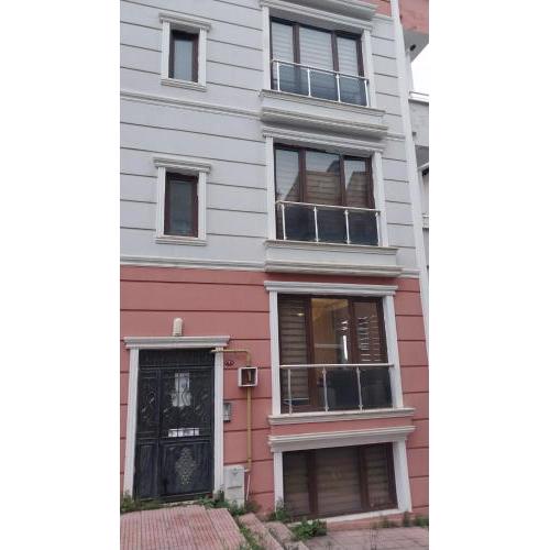 2 bedroom flat with kitchen and living room