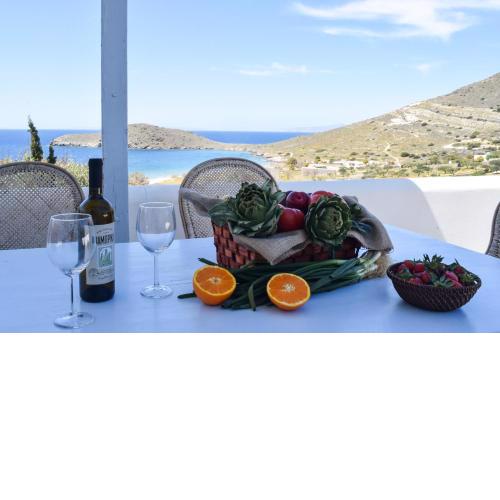 2 bedroom house with paradise views all around