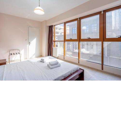 2 bedroom renovated apartment with a view