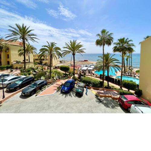 2 bedroom top floor apartament with open sea views CS197