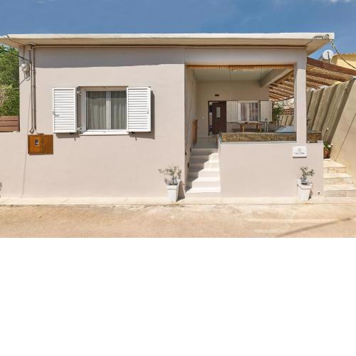 2 bedroom Villa with heated swimming pool-Spa whirlpool-BBQ!