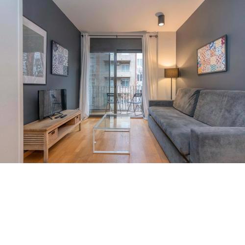 2 bedroom with balcony in Eixample 3-2