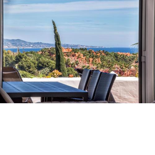2 bedroom with sea and mountain views, pool