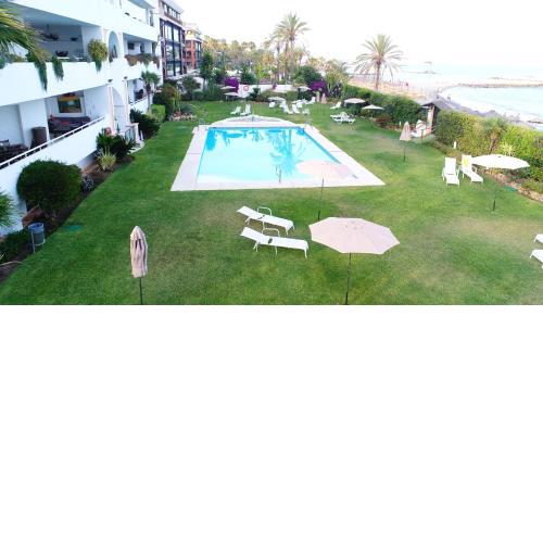 2 bedrooms appartement at Marbella 10 m away from the beach with sea view shared pool and furnished garden