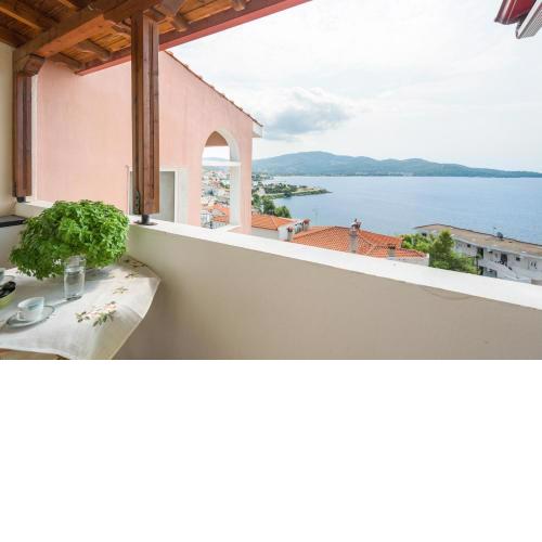 2 bedrooms appartement at Neos Marmaras 500 m away from the beach with sea view and enclosed garden