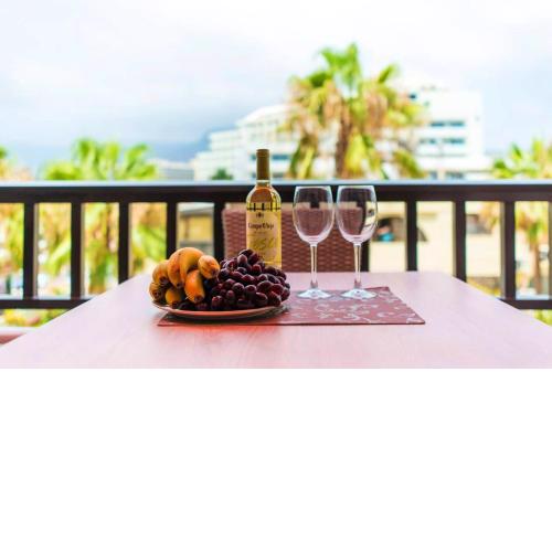2 bedrooms appartement at Playa de la Americas 200 m away from the beach with city view balcony and wifi