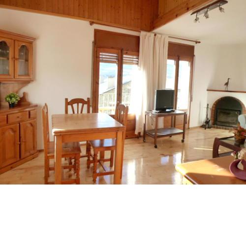 2 bedrooms appartement with balcony at Alp 8 km away from the slopes