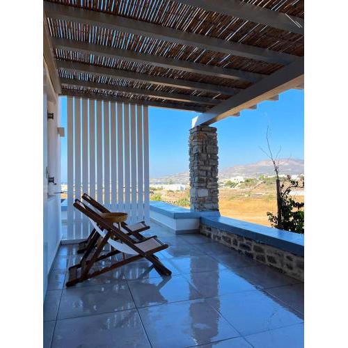 2 bedrooms appartement with sea view and enclosed garden at Antiparos 1 km away from the beach