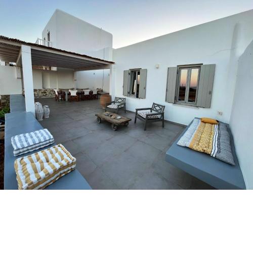 2 bedrooms appartement with sea view and enclosed garden at Antiparos 1 km away from the beach