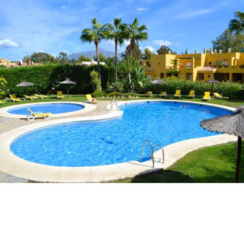 2 bedrooms appartement with shared pool enclosed garden and wifi at San Pedro Alcantara Marbella 1 km away from the beach