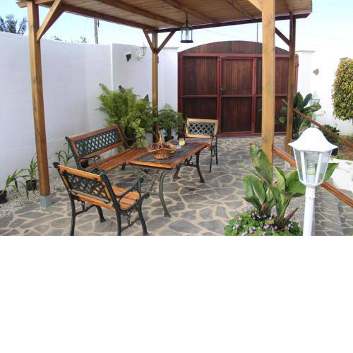 2 bedrooms chalet with sea view enclosed garden and wifi at Icod de los Vinos 2 km away from the beach