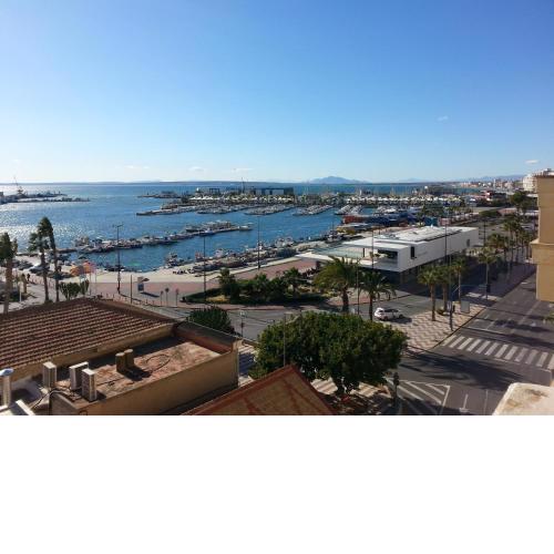 2 bedroom's flat on the beach, City center, 1 line