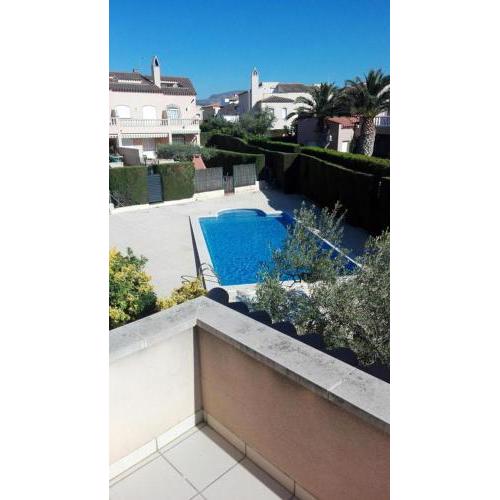 2 bedrooms house at Miami Platja 300 m away from the beach with shared pool enclosed garden and wifi